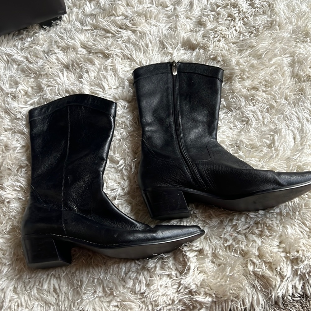 AK Anne Klein black leather boot